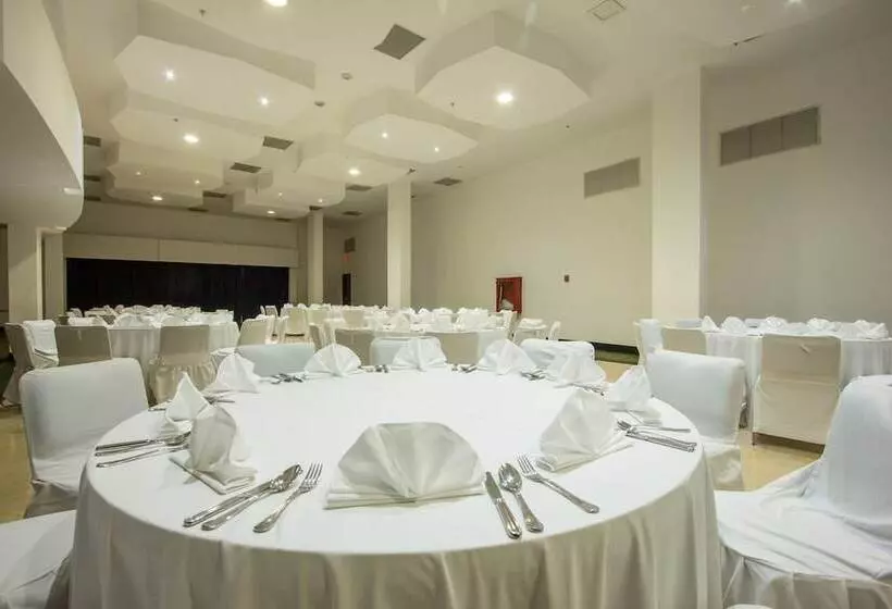 בית מלון כפרי Holiday Inn Express Nuevo Laredo, An Ihg