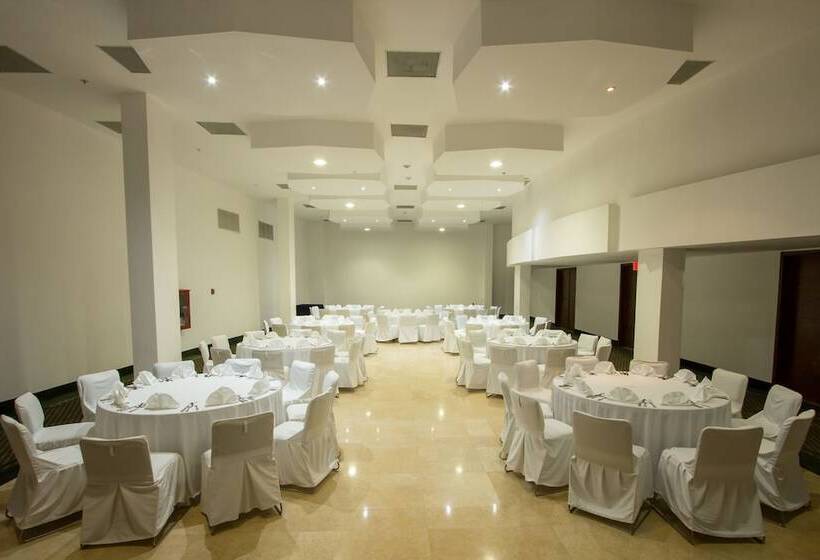 Hotel Holiday Inn Express Nuevo Laredo, An Ihg