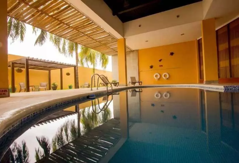 בית מלון כפרי Holiday Inn Express Nuevo Laredo, An Ihg