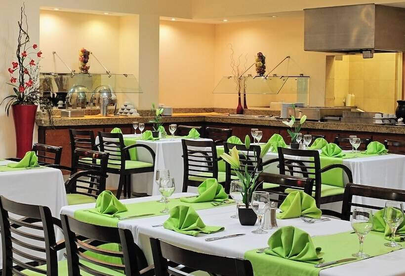 هتل Holiday Inn Uruapan, An Ihg