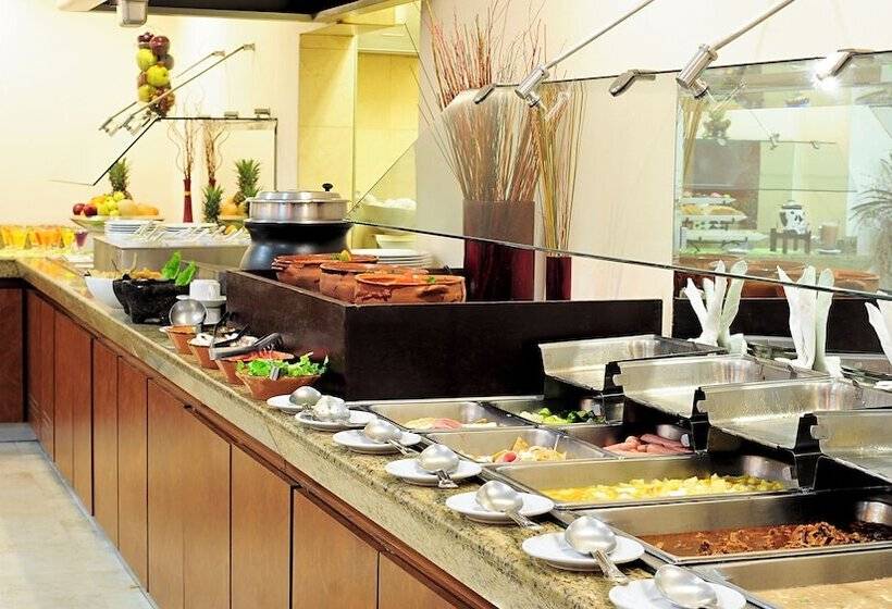 هتل Holiday Inn Uruapan, An Ihg