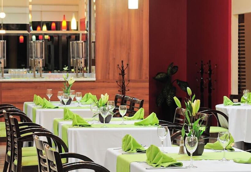 هتل Holiday Inn Uruapan, An Ihg