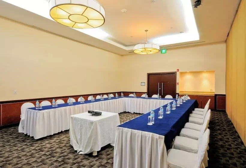 Otel Holiday Inn Uruapan, An Ihg