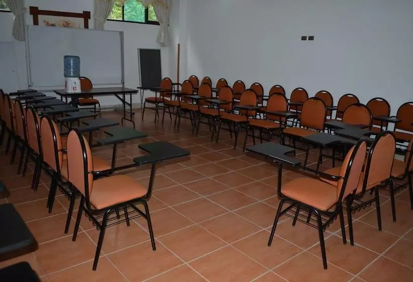 هتل Rio Selva Resort Yungas