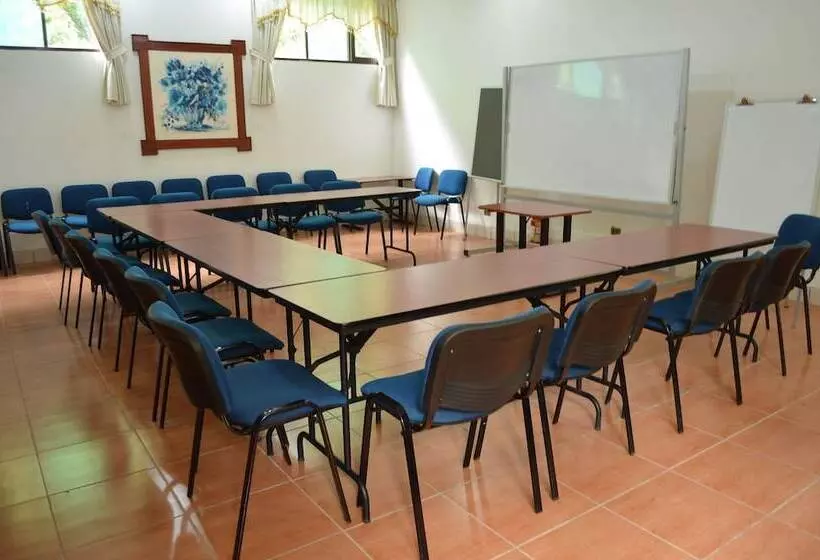 هتل Rio Selva Resort Yungas