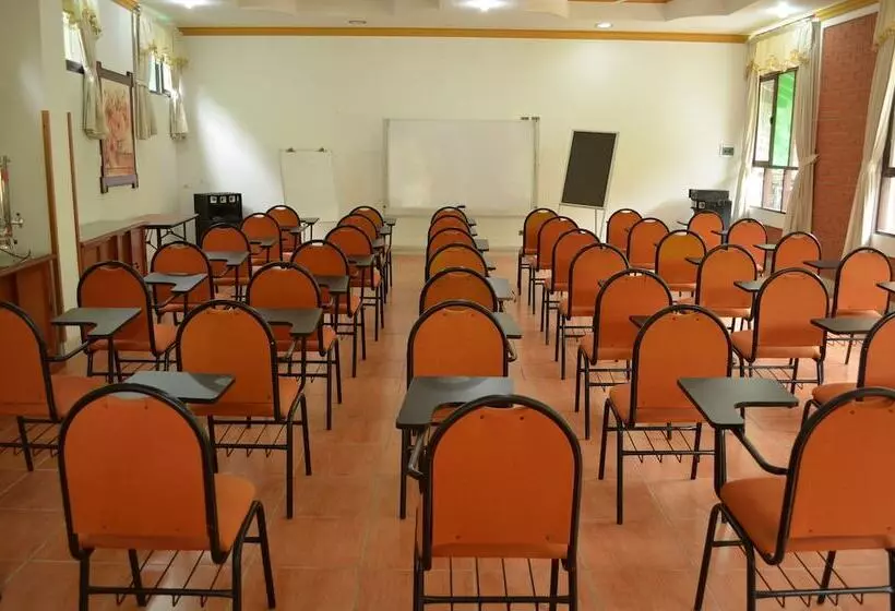 هتل Rio Selva Resort Yungas