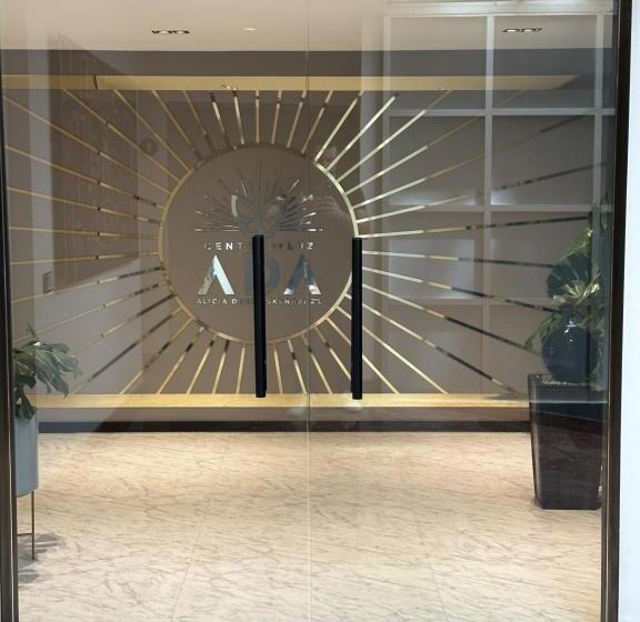 هتل St Isidro Suites Corporate Housing Spa & Wellness Center