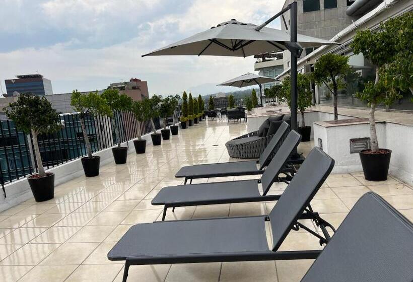 هتل St Isidro Suites Corporate Housing Spa & Wellness Center