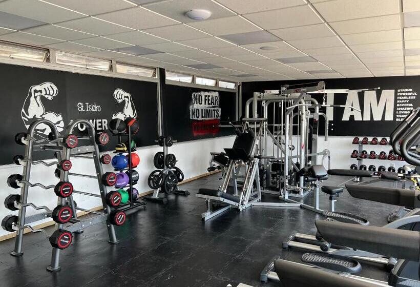 هتل St Isidro Suites Corporate Housing Spa & Wellness Center