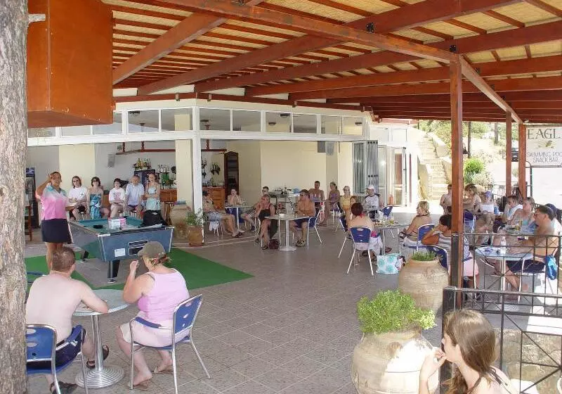 Marianthi Studios & Apartments