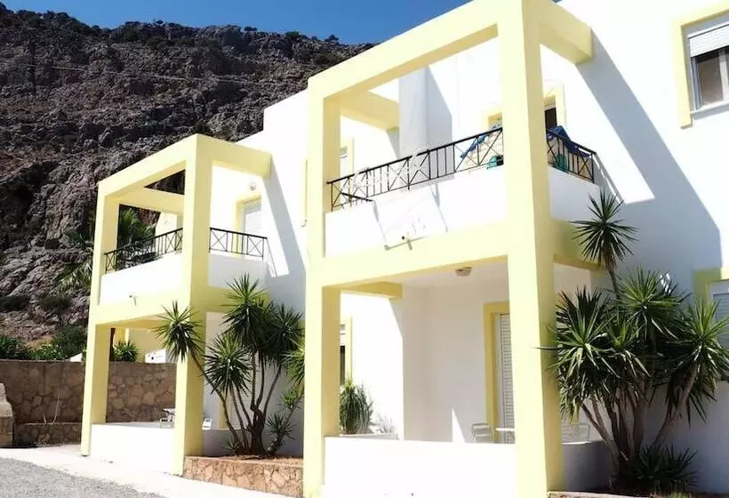 Marianthi Studios & Apartments