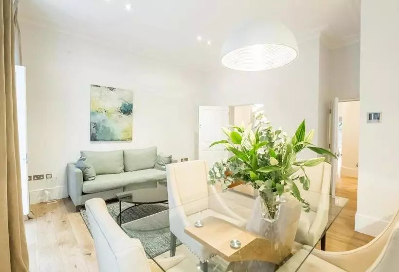 Royal Residence Elegant 2 Bedroom  Talbot