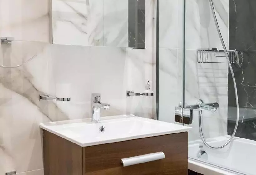 Royal Residence Elegant 2 Bedroom  Talbot