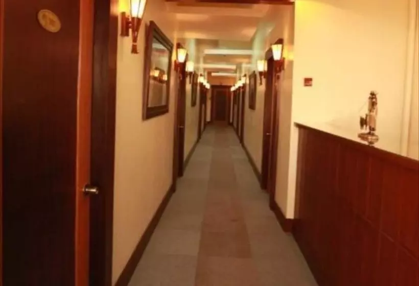 هتل Ey Miners Suites Navarro
