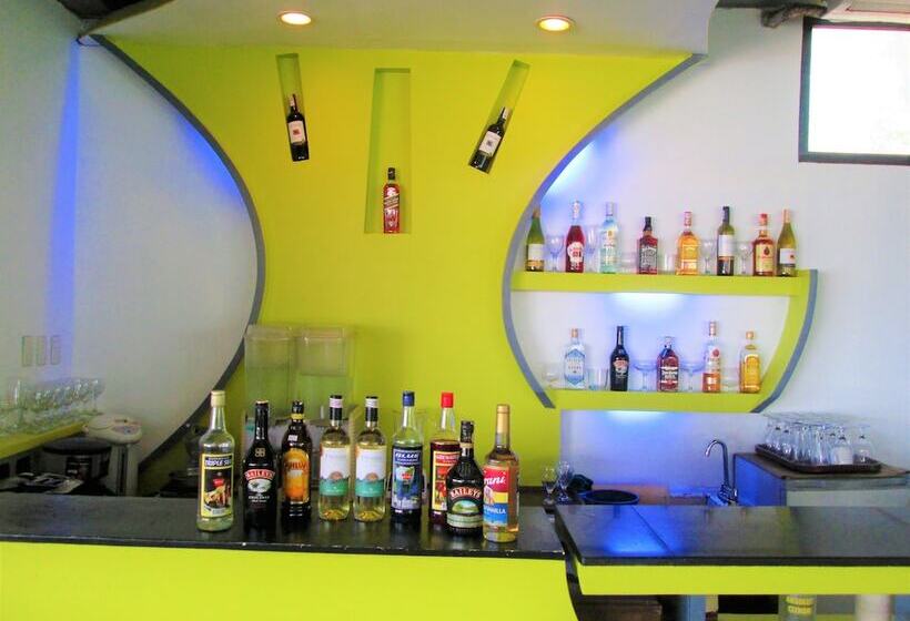 Hotel Apple Tree Resort And