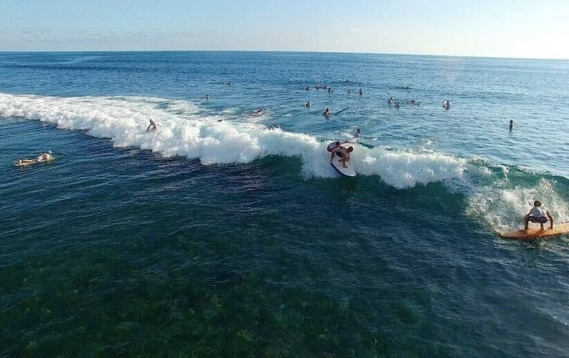 پانسیون Adi Abian Villas