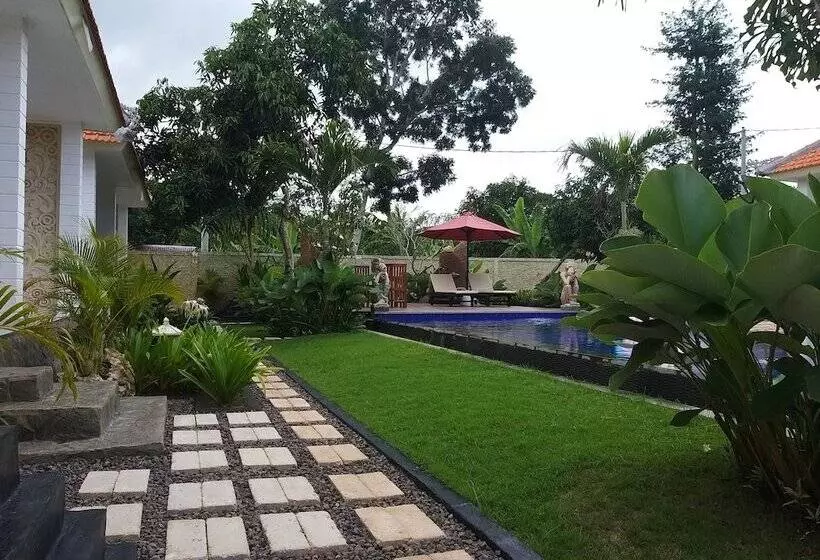 ペンション Adi Abian Villas