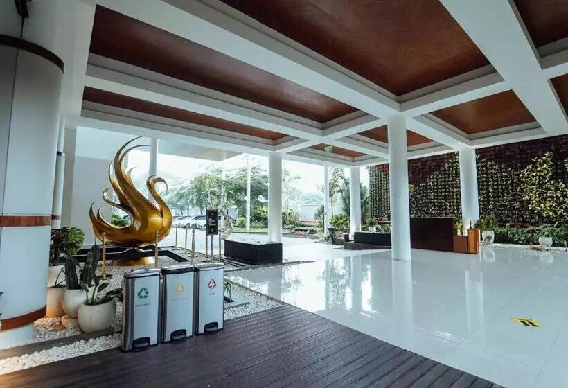 Rayz Umm Hotel Malang