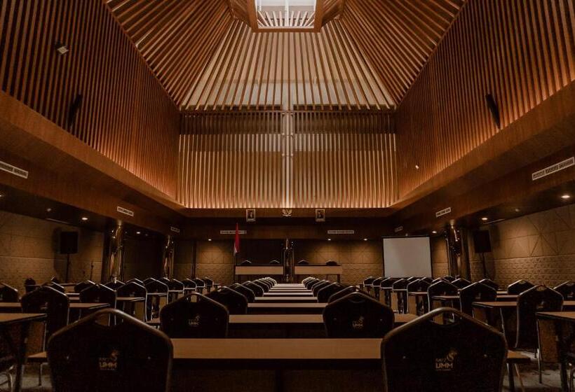 Rayz Umm Hotel Malang