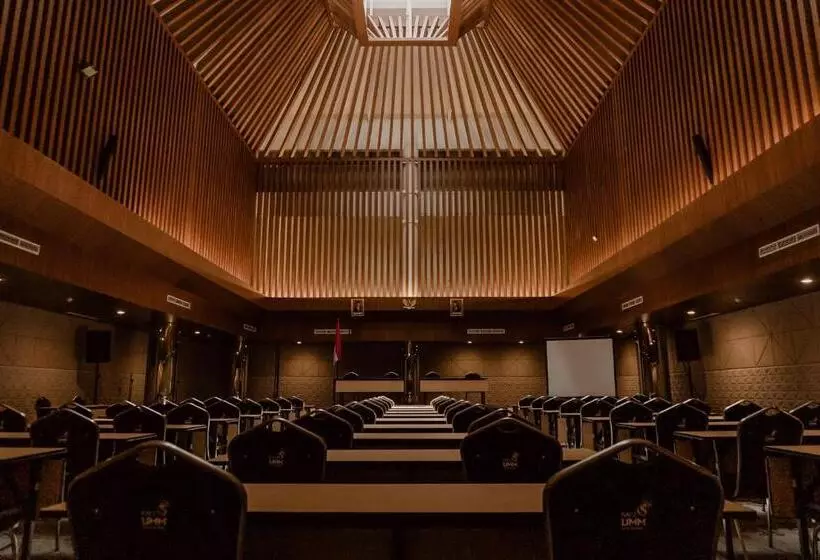 Rayz Umm Hotel Malang