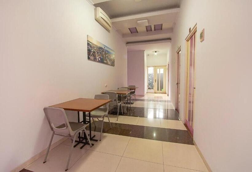 Urbanview Hotel Fif Fa Syariah Kauman Malang