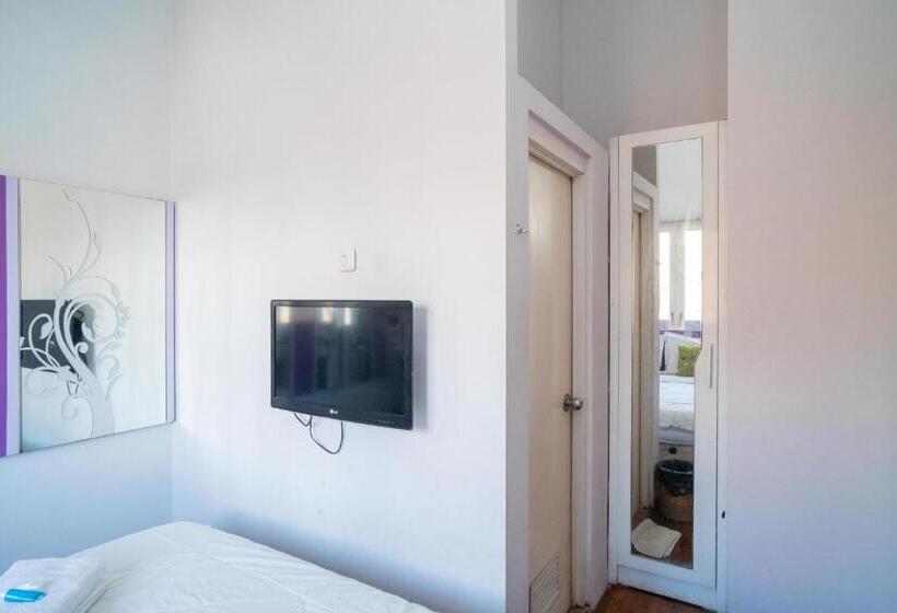 Urbanview Hotel Fif Fa Syariah Kauman Malang