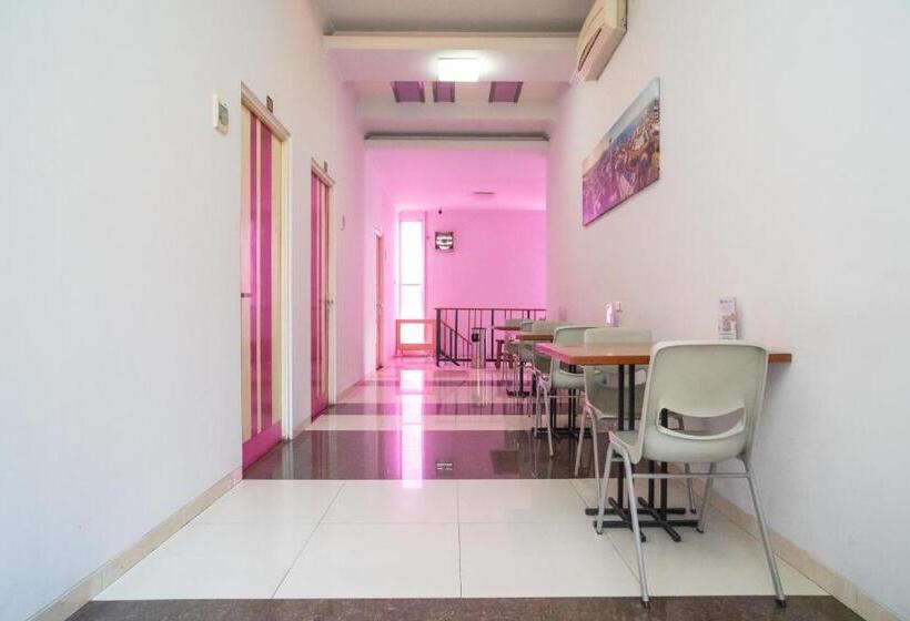 Urbanview Hotel Fif Fa Syariah Kauman Malang