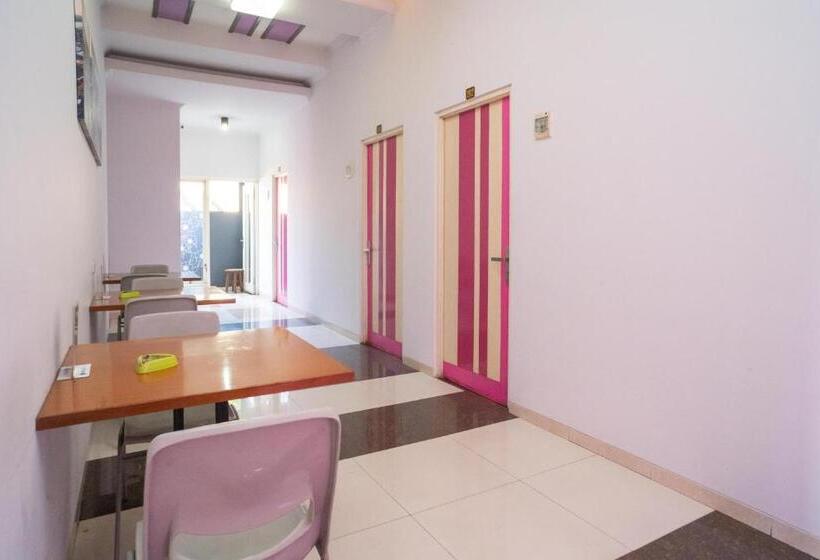 Urbanview Hotel Fif Fa Syariah Kauman Malang