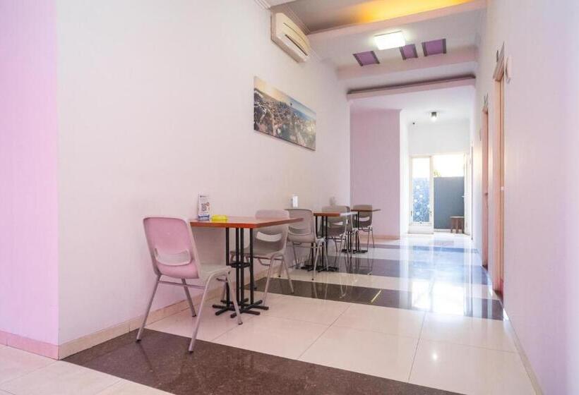 Urbanview Hotel Fif Fa Syariah Kauman Malang