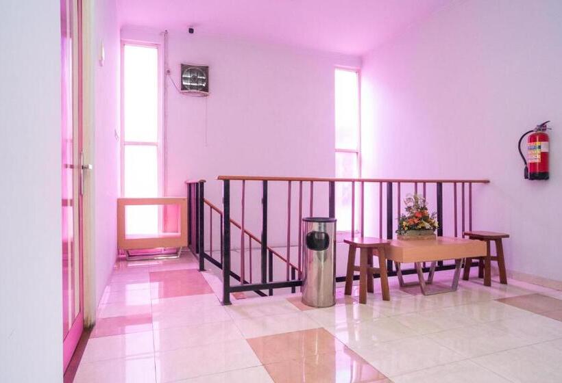 Urbanview Hotel Fif Fa Syariah Kauman Malang