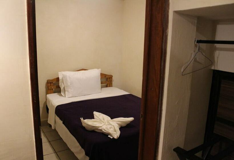 هتل Casa Anaya Hostel