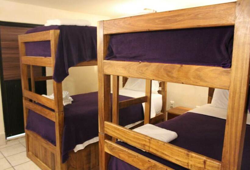 هتل Casa Anaya Hostel