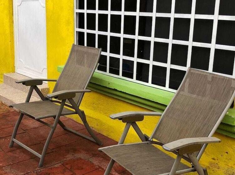 فندق Airport Sleepy Inn