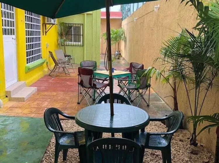 هتل Airport Sleepy Inn