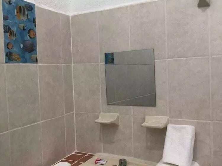 هتل Airport Sleepy Inn