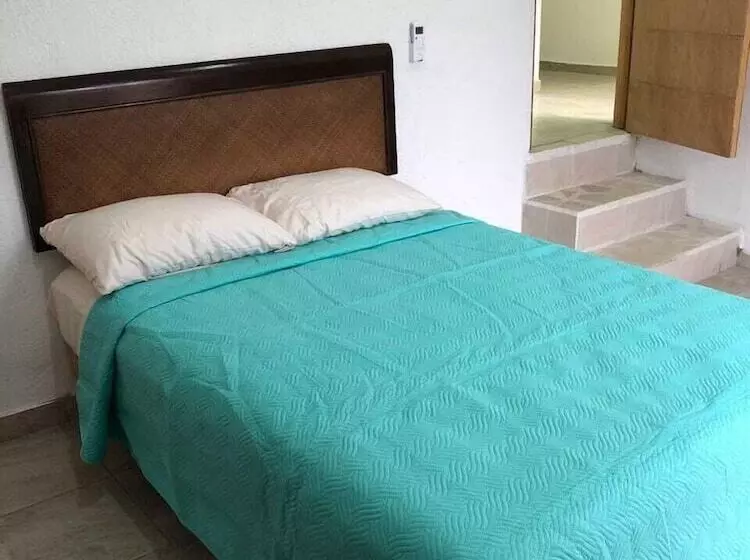 هتل Airport Sleepy Inn