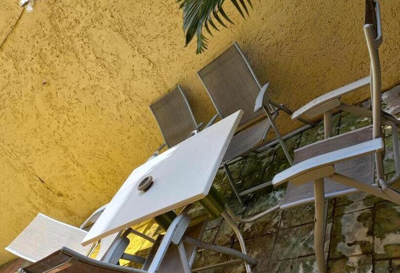 فندق Airport Sleepy Inn