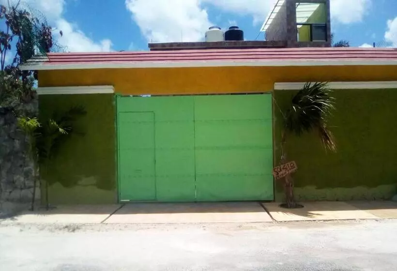 هتل Airport Sleepy Inn