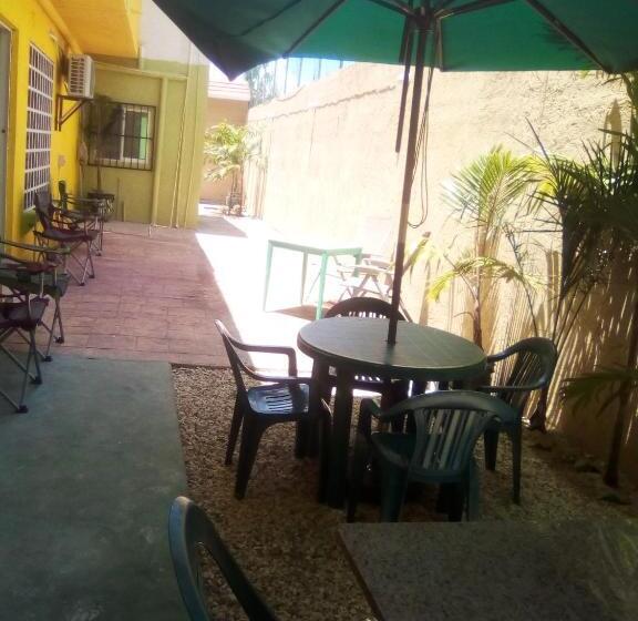 فندق Airport Sleepy Inn