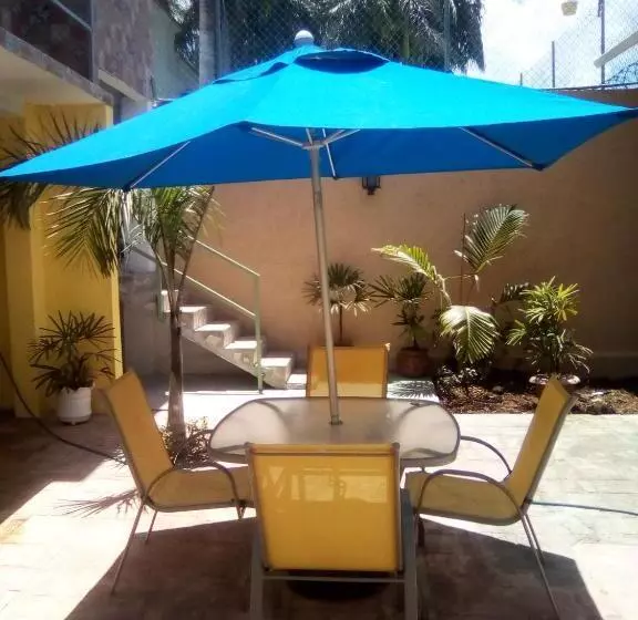 هتل Airport Sleepy Inn