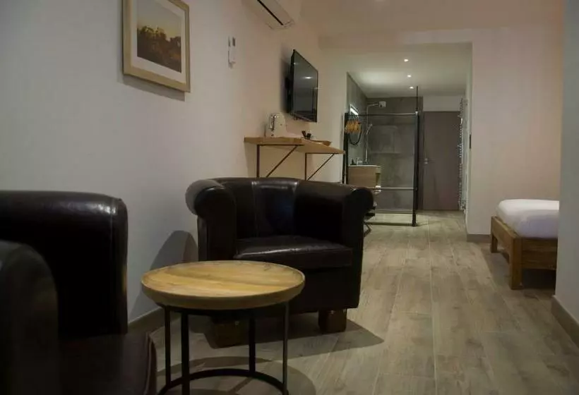 Hotelli Aux Platanes