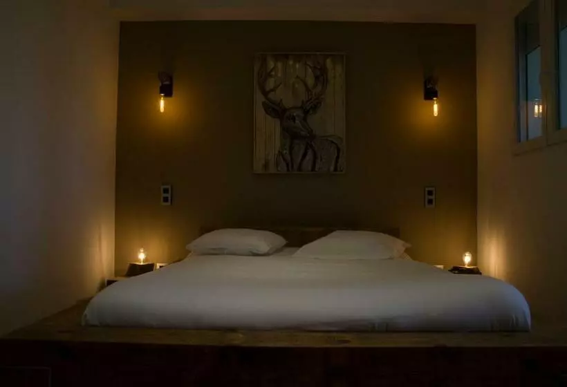 Hotelli Aux Platanes