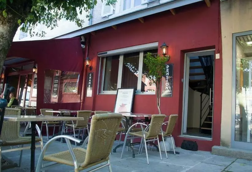 Hotelli Aux Platanes