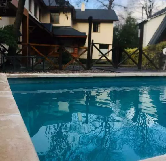 ホテル Cabañas Refugio Del Arroyo Apart