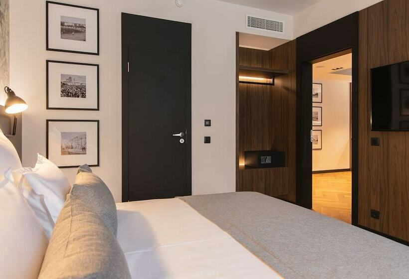 Hotel Dvor Podznoeva Studios And Apartments