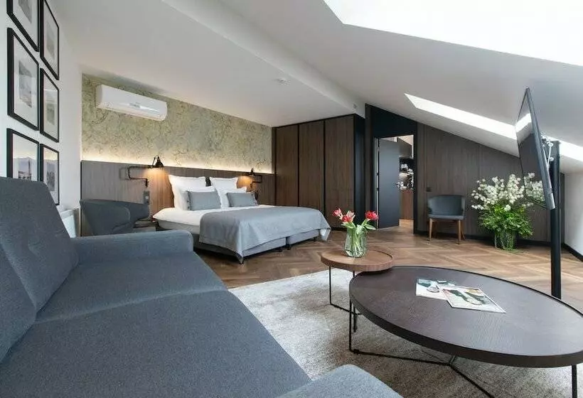 ホテル Dvor Podznoeva Studios And Apartments