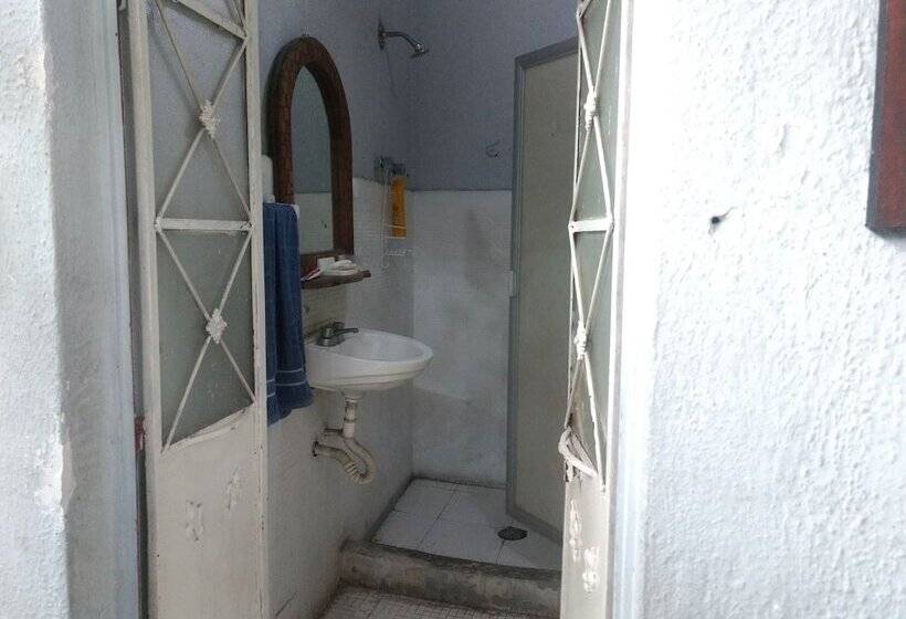 فندق Hostal Gato Azul Habitaciones Privadas