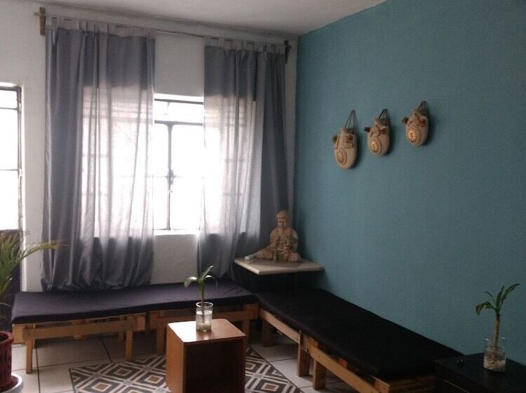 فندق Hostal Gato Azul Habitaciones Privadas