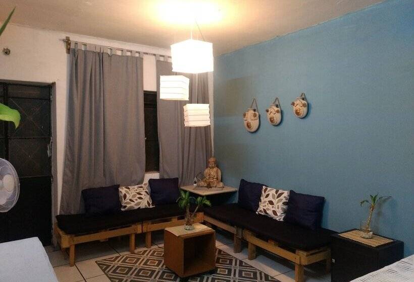 فندق Hostal Gato Azul Habitaciones Privadas