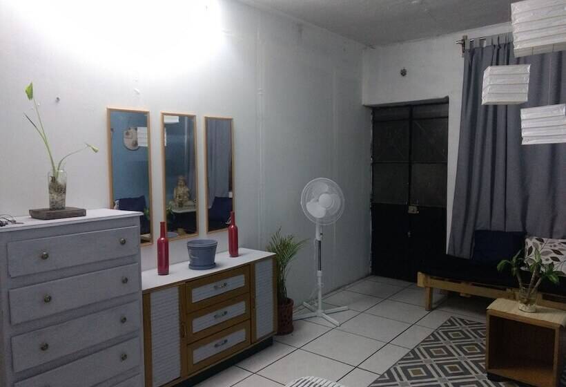 فندق Hostal Gato Azul Habitaciones Privadas